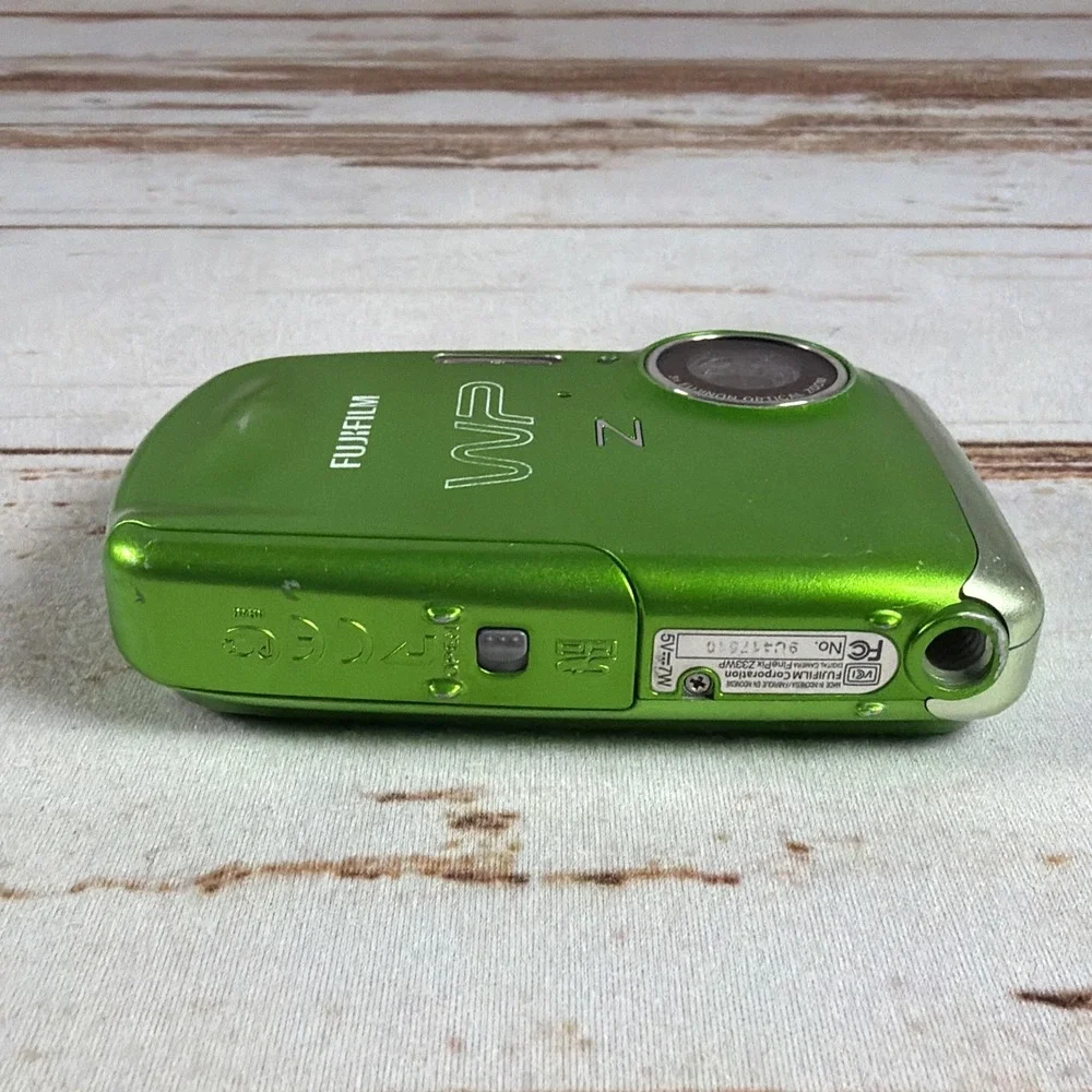 FUJIFILM Finepix Z33WP Blue 10.0MP Waterproof Digital Camera FOR PARTS BROKEN